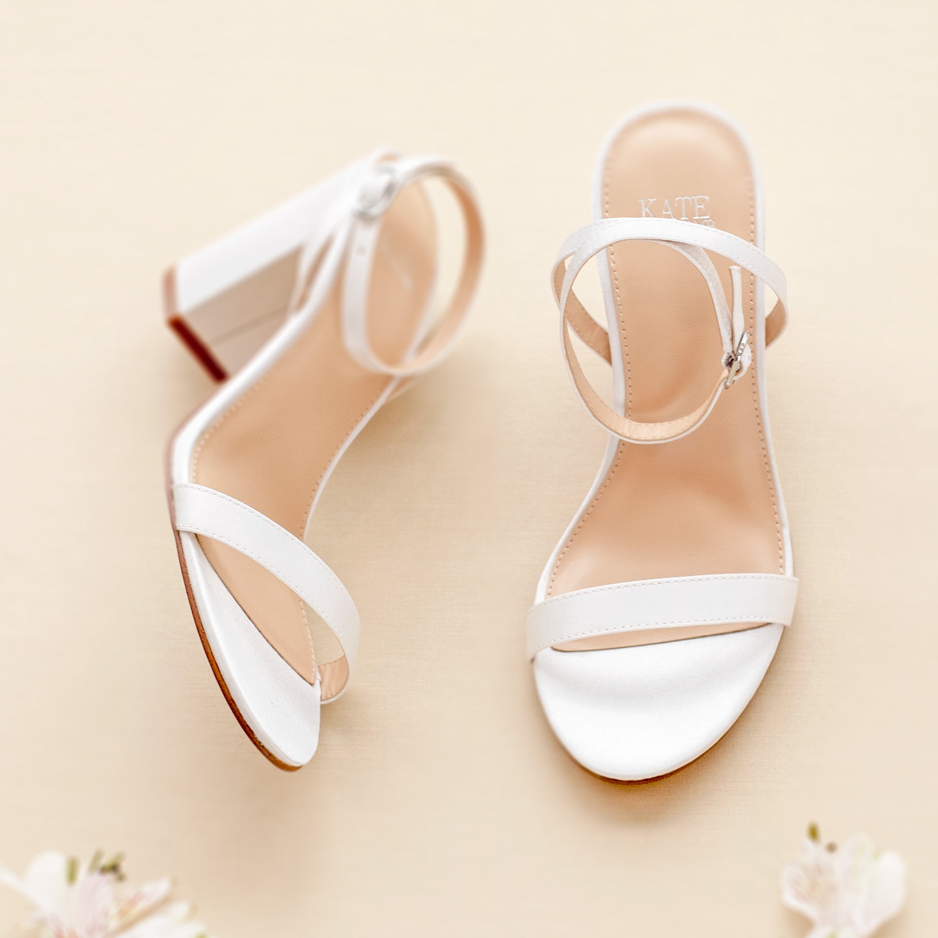 White low block fashion heel shoes